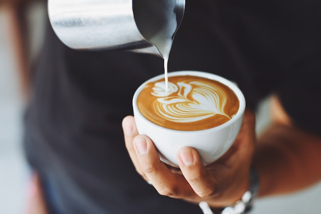 Un coup de boost naturel : Decrypter la cafeine dans votre tasse de cafe